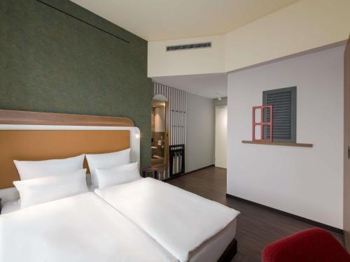Habitación Comfort adaptada para personas con movilidad reducida - 1 cama grande del hotel Mercure Zürich City. Foto 4