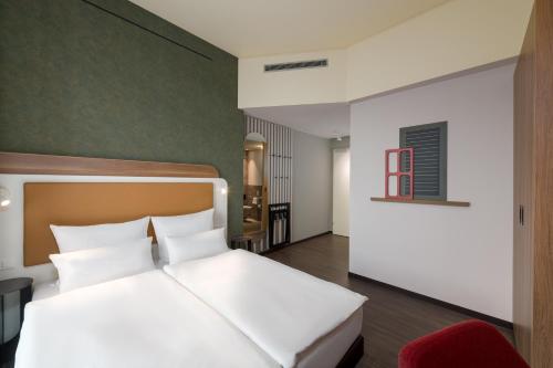 Habitación Comfort adaptada para personas con movilidad reducida - 1 cama grande del hotel Mercure Zürich City. Foto 6