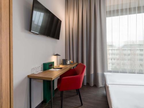 Habitación Comfort adaptada para personas con movilidad reducida - 1 cama grande del hotel Mercure Zürich City. Foto 9