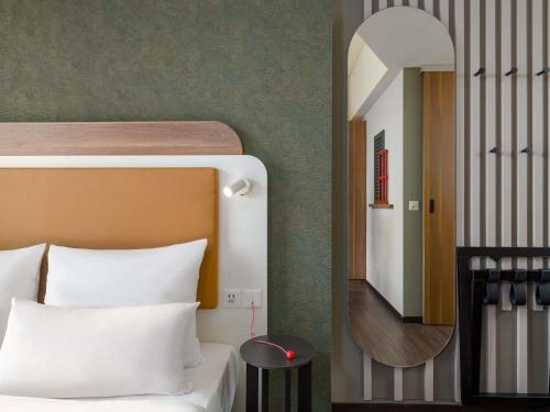 Habitación Comfort adaptada para personas con movilidad reducida - 1 cama grande del hotel Mercure Zürich City. Foto 10