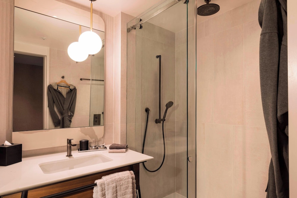 Habitación, 2 camas dobles (Modest Double) del hotel Bankside, Autograph Collection. Foto 9