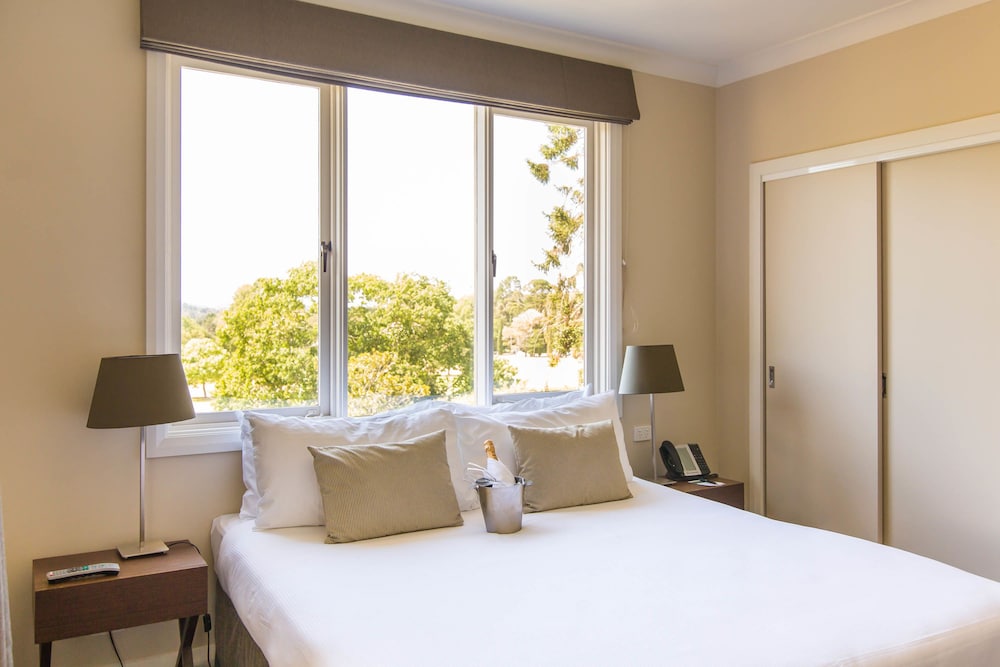 Habitación con balcón en la Ala Elms del hotel Peppers Craigieburn. Foto 4