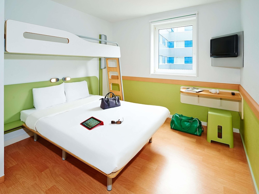 Habitación Familiar del hotel Ibis Budget Cergy Saint Christophe. Foto 1