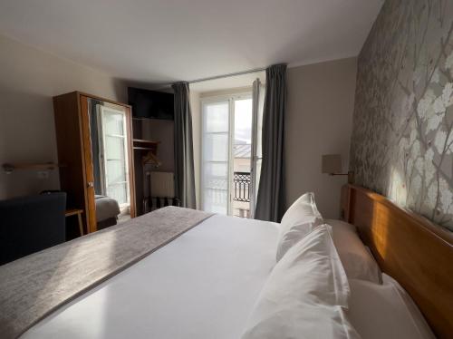 Habitación Doble Confort con balcón del hotel Timhotel Montmartre. Foto 3