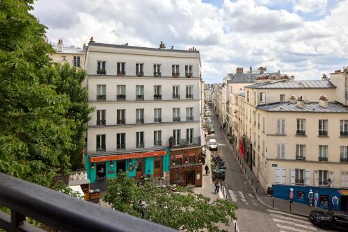 Habitación Doble Superior con vistas a París - 2 camas del hotel Timhotel Montmartre. Foto 5