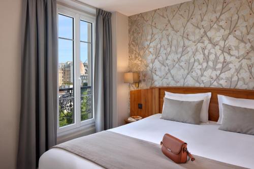 Habitación Doble Superior con vistas a París del hotel Timhotel Montmartre. Foto 2