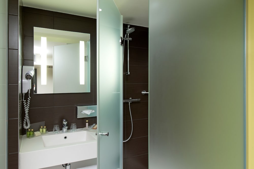 Habitación Premium, 2 camas individuales del hotel Holiday Inn Paris Opéra Grands Boulevards, An Ihg. Foto 5