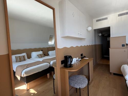 Habitación Triple del hotel Berne Opera. Foto 5