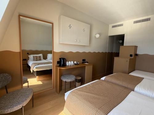 Habitación Triple del hotel Berne Opera. Foto 11