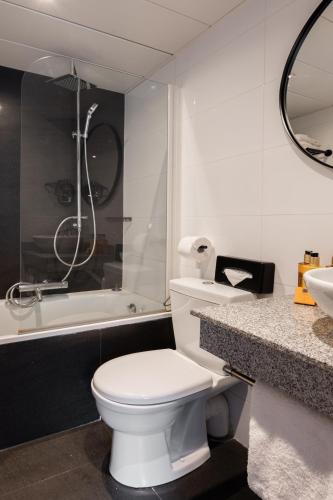 Habitación doble con balcón del hotel L'hôtel Royal Saint Germain. Foto 6
