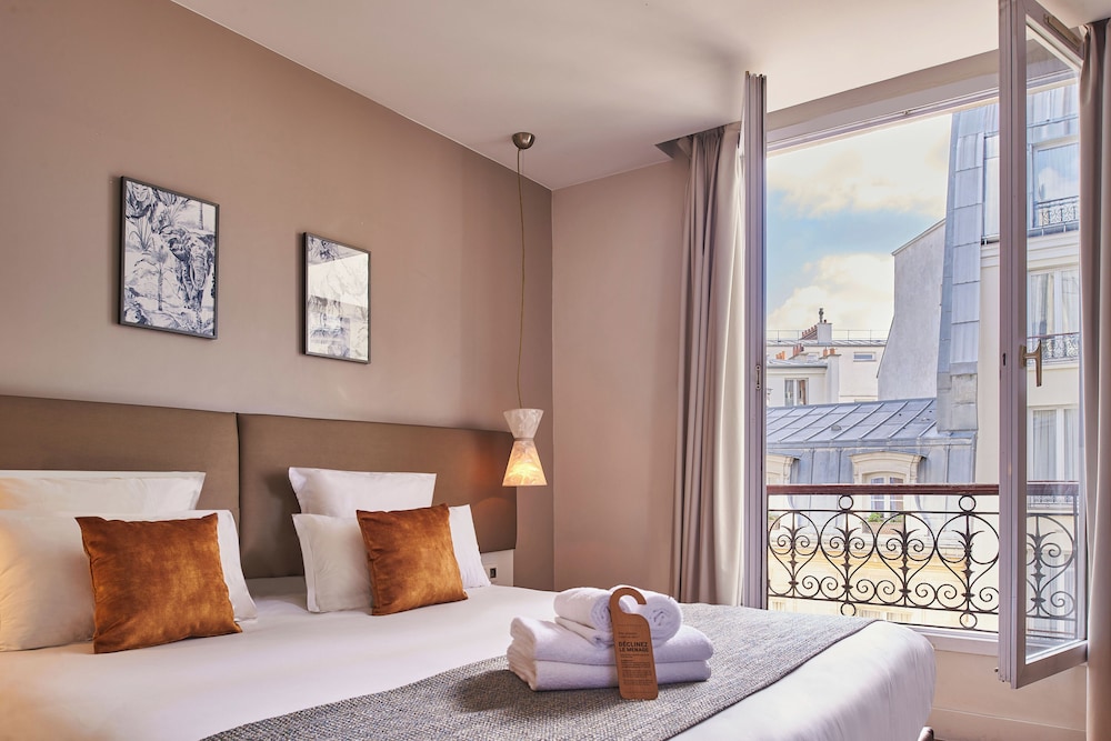 Habitación triple Premium (Avec Balcon) del hotel Magenta 38 By Happyculture. Foto 5