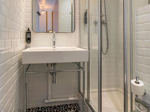 Habitación Individual Estándar del hotel Ibis Styles Paris Eiffel Cambronne. Foto 4
