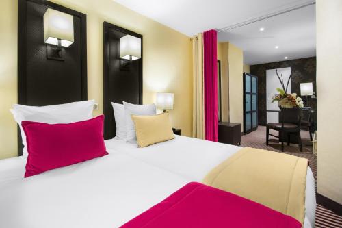 Habitación Triple Privilege del hotel Pax Opera