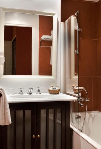 2 Habitaciones comunicadas del hotel Serotel Lutèce. Foto 3