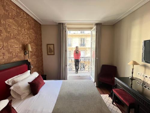 Habitación Doble Superior con balcón del hotel Serotel Lutèce