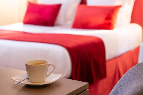 Habitación Doble adaptada para personas con discapacidad - Entrada exterior del hotel Aston