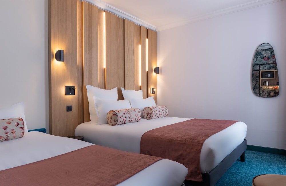 Habitación triple Confort del hotel Leonardo Boutique Hotel Paris Opera. Foto 1