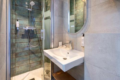 Habitación Doble Estándar del hotel Hotel Apolonia Paris Mouffetard, Sure Hotel Collection by BW. Foto 13
