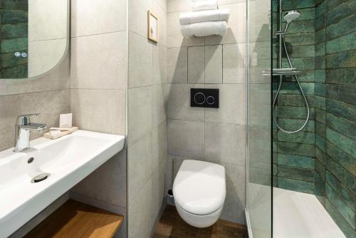 Habitación Doble Estándar - 2 camas del hotel Hotel Apolonia Paris Mouffetard, Sure Hotel Collection by BW. Foto 2