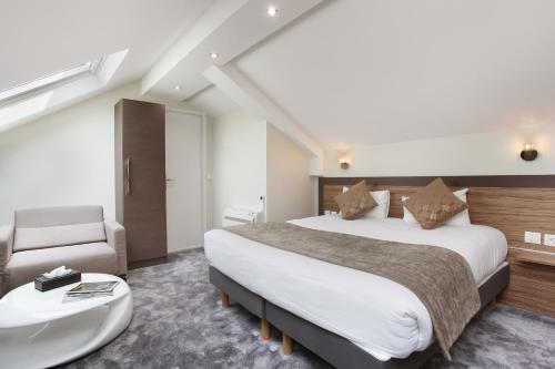 Suite Junior con cama grande del hotel Hotel Apolonia Paris Mouffetard, Sure Hotel Collection by BW. Foto 5