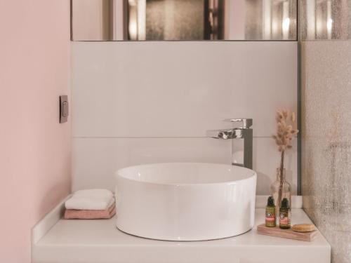 Habitación Doble Moderna Echo del hotel Legend Saint Germain By Elegancia. Foto 1