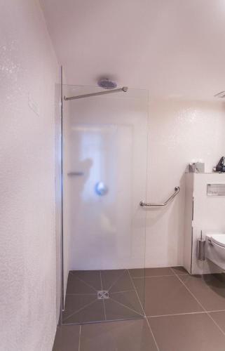 Habitación Deluxe del hotel Legend Saint Germain By Elegancia. Foto 2