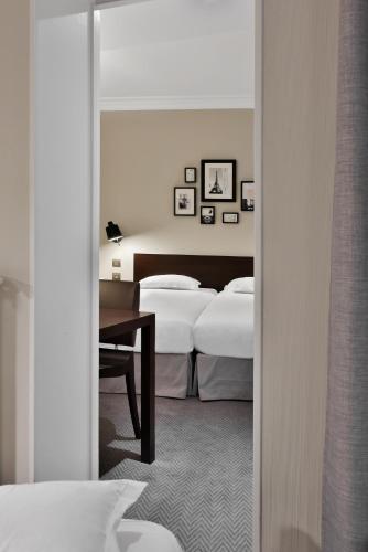 Habitación Cuádruple del hotel Londres Et New York. Foto 9