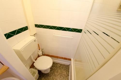 Habitación Individual con baño del hotel Oakwood Bed And Breakfast Heathrow. Foto 5