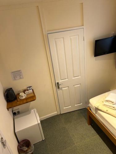 Habitación Individual con baño del hotel Oakwood Bed And Breakfast Heathrow. Foto 8