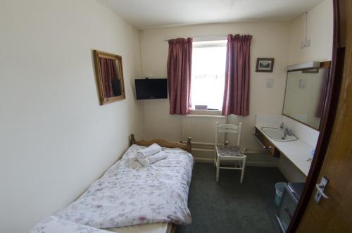 Habitación individual básica con baño compartido del hotel Oakwood Bed And Breakfast Heathrow. Foto 1