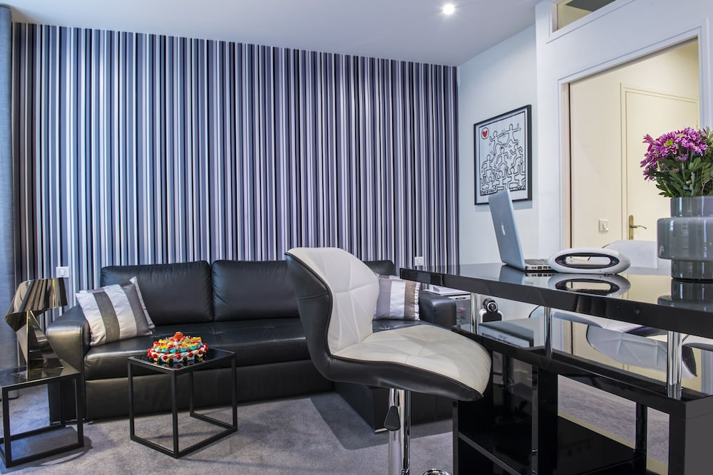 Suite Deluxe, bañera de hidromasaje del hotel Villa Boheme. Foto 4