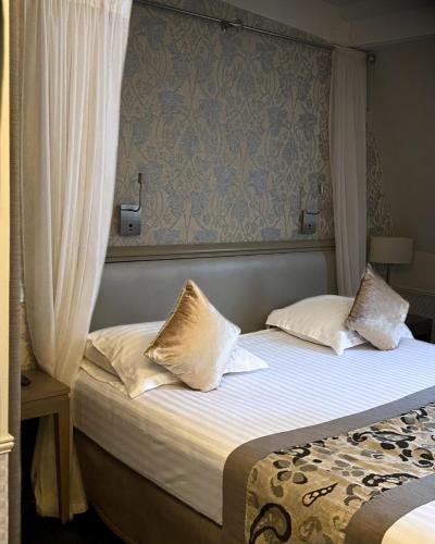 Habitación Doble Romántica Superior del hotel Monceau Wagram. Foto 9