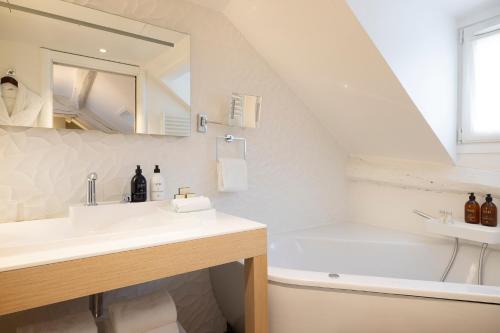 Suite Junior del hotel Chavanel Paris. Foto 8