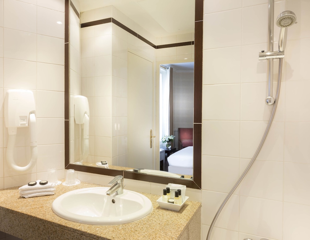 Habitación con 2 camas individuales del hotel Elysees Union. Foto 5