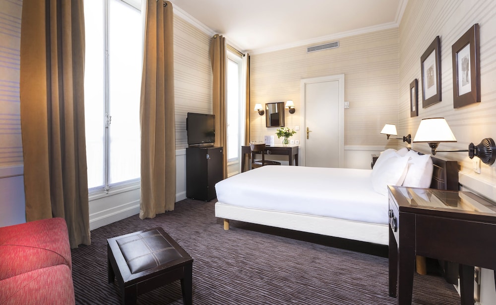 Habitación triple del hotel Elysees Union. Foto 1