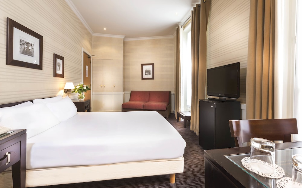 Habitación cuádruple del hotel Elysees Union. Foto 4