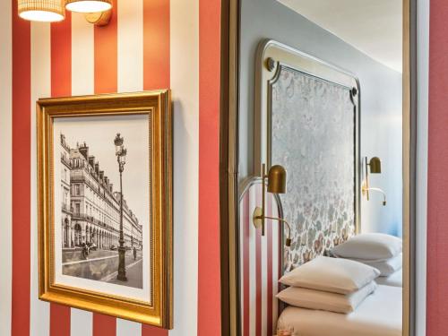 Habitación Doble Privilege del hotel Mercure Paris Notre Dame Saint Germain Des Prés. Foto 5