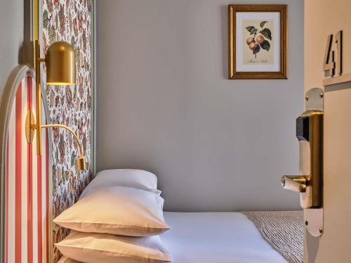 Habitación Individual Clásica del hotel Mercure Paris Notre Dame Saint Germain Des Prés. Foto 7