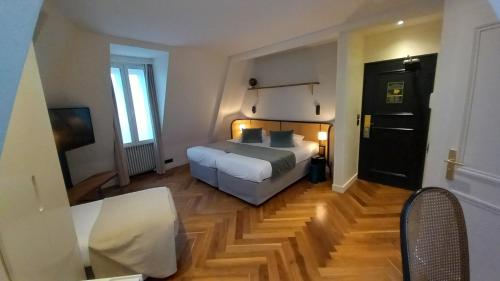Habitación Triple Deluxe del hotel Le Friedland. Foto 15