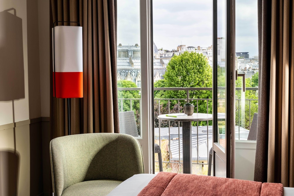 Habitación doble, balcón del hotel Villa Saxe Eiffel. Foto 4