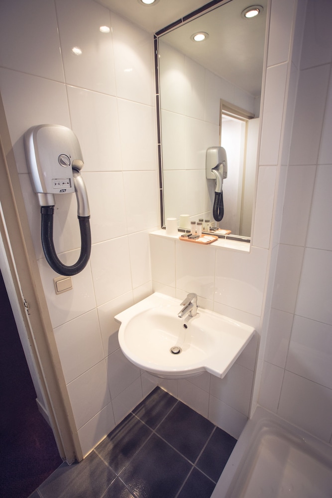 Habitación con 2 camas individuales del hotel TIMHOTEL PARIS GARE DE LYON. Foto 4