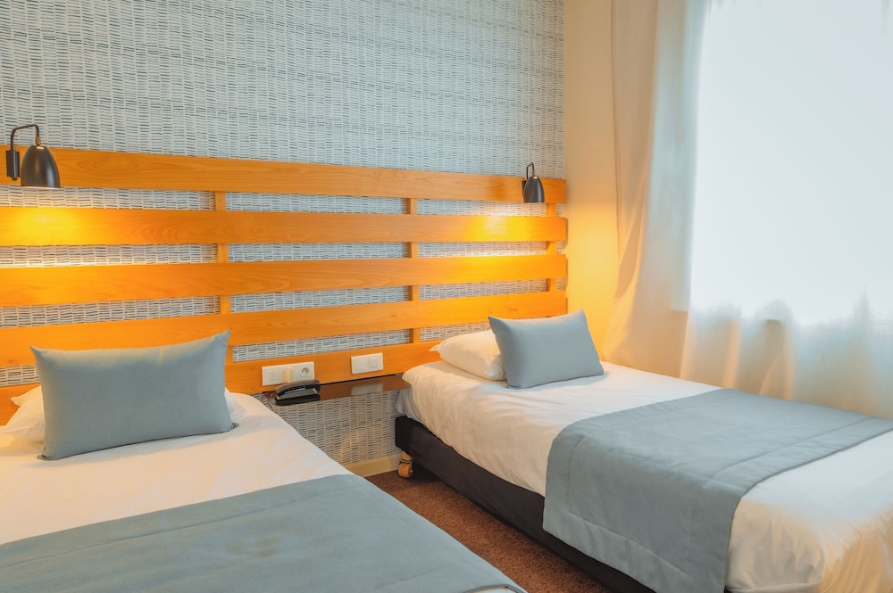 Habitación estándar, 2 camas individuales del hotel Ibis Styles Calais Centre. Foto 1