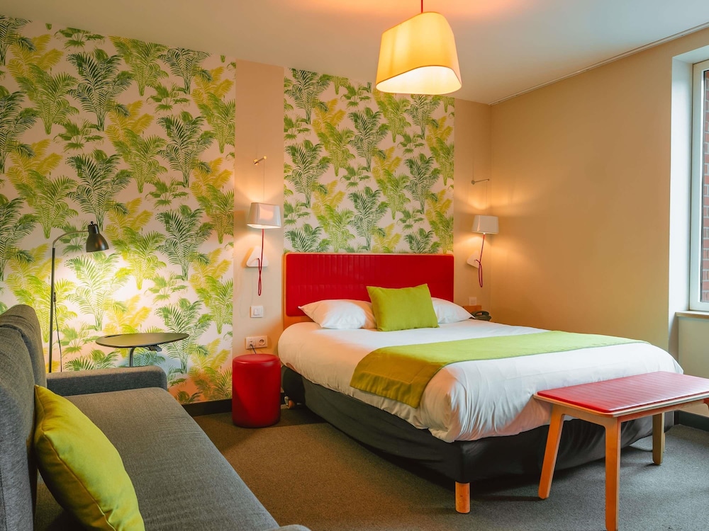 Suite, 1 cama doble con sofá cama del hotel Ibis Styles Calais Centre. Foto 6