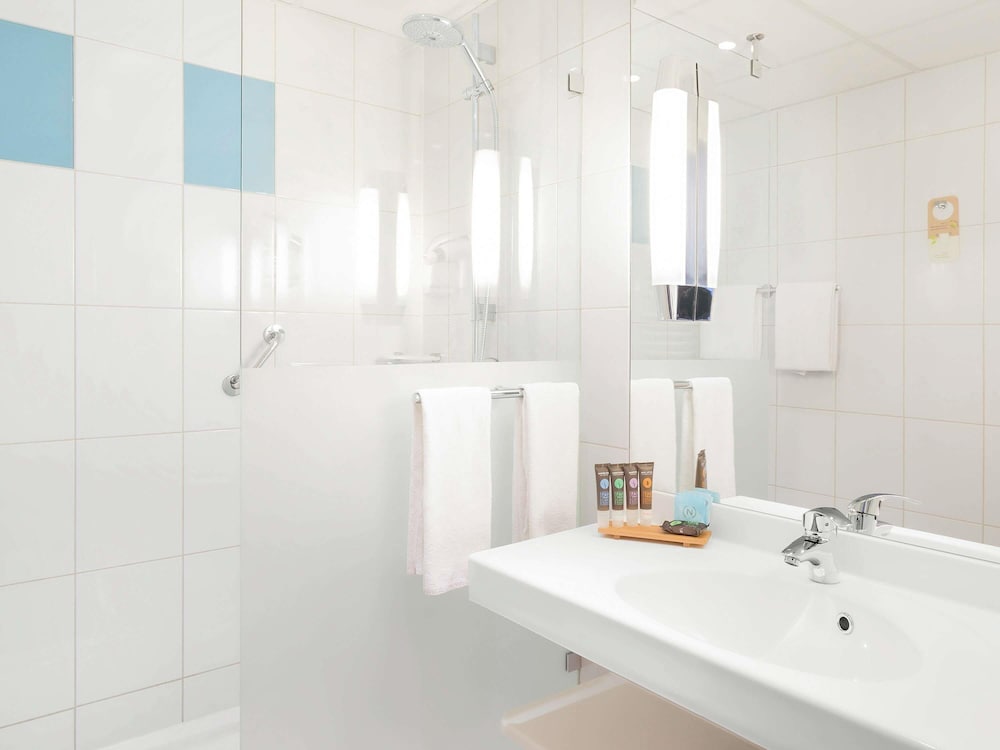 Habitación estándar, 1 cama doble con sofá cama del hotel Novotel Warszawa Airport
