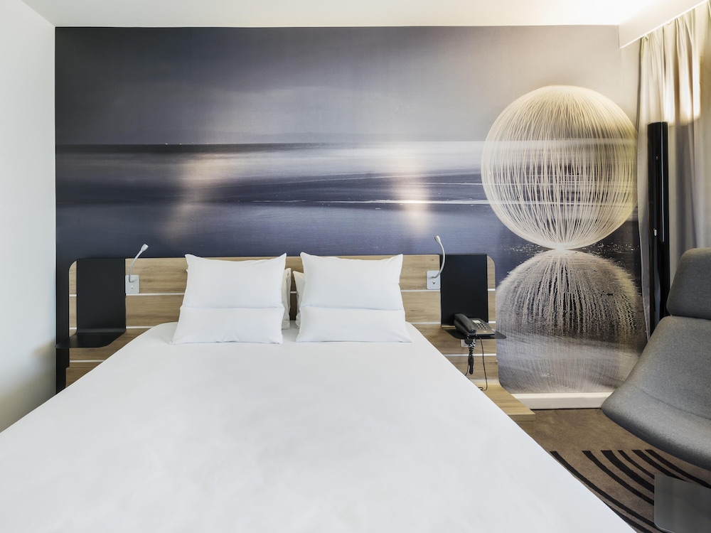 Habitación ejecutiva, 1 cama doble con sofá cama del hotel Novotel Warszawa Airport. Foto 2