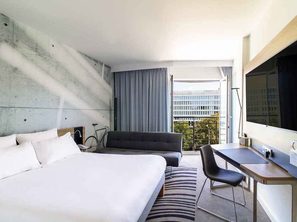 Habitación ejecutiva, 1 cama doble con sofá cama del hotel Novotel Warszawa Airport. Foto 2