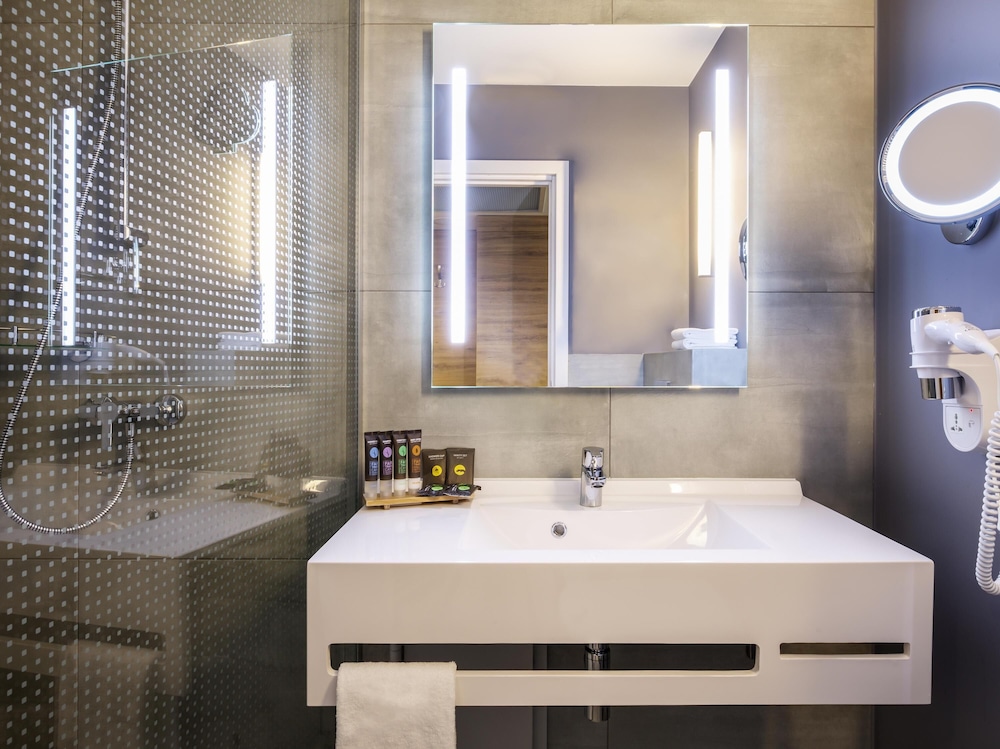 Habitación ejecutiva, 1 cama doble con sofá cama del hotel Novotel Warszawa Airport. Foto 5