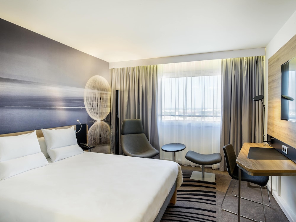 Habitación doble Business Sofá Cama incluido 1 Cama doble del hotel Novotel Warszawa Airport. Foto 2