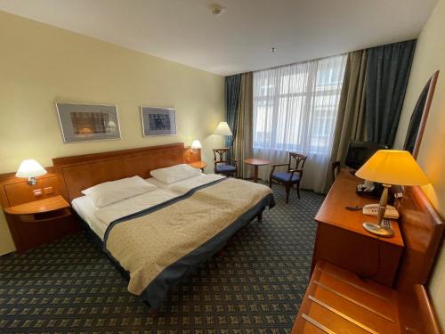 Habitación Doble - 1 o 2 camas del hotel Ramada By Wyndham Prague City Centre. Foto 6