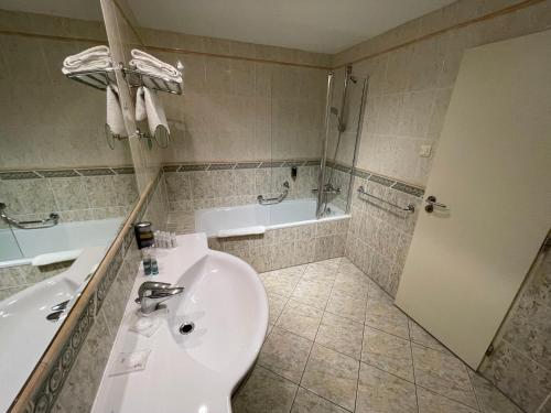 Habitación Doble Business del hotel Ramada By Wyndham Prague City Centre. Foto 4